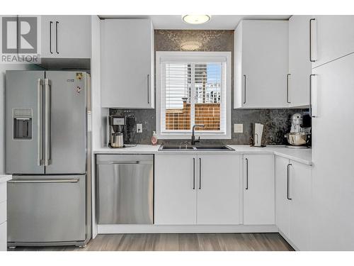 6268 Dawson Road, Prince George, BC - Indoor Photo Showing Kitchen With Double Sink