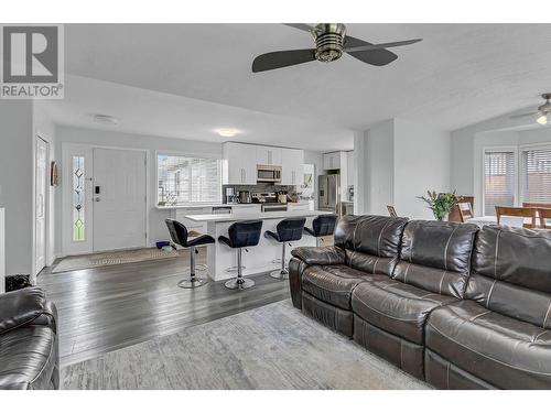 6268 Dawson Road, Prince George, BC - Indoor Photo Showing Living Room