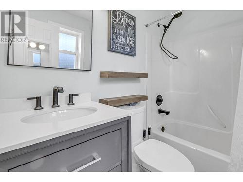 6268 Dawson Road, Prince George, BC - Indoor Photo Showing Bathroom