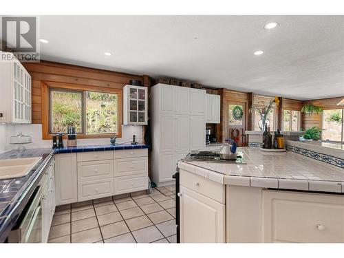 610 Grand Oro Road, Kaleden, BC - Indoor Photo Showing Kitchen