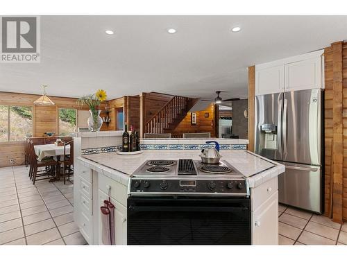 610 Grand Oro Road, Kaleden, BC - Indoor Photo Showing Kitchen