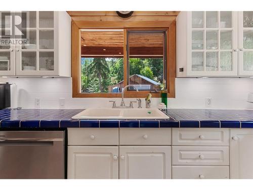 610 Grand Oro Road, Kaleden, BC - Indoor Photo Showing Kitchen