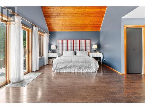 610 Grand Oro Road, Kaleden, BC - Indoor Photo Showing Bedroom