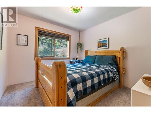 610 Grand Oro Road, Kaleden, BC - Indoor Photo Showing Bedroom