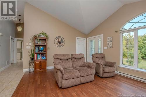 107 Bois Joli, Bouctouche, NB - Indoor Photo Showing Living Room