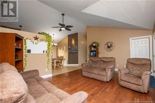 107 Bois Joli, Bouctouche, NB - Indoor Photo Showing Living Room