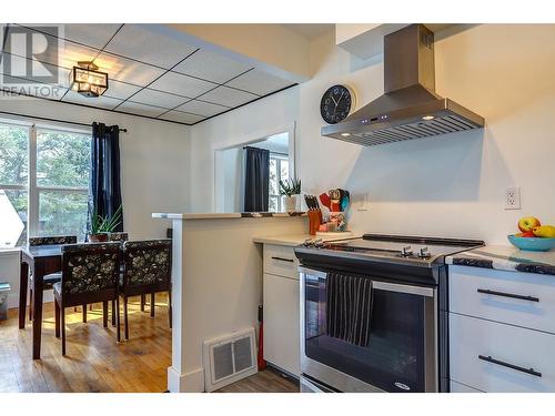 2801 17 Street, Vernon, BC - Indoor Photo Showing Kitchen