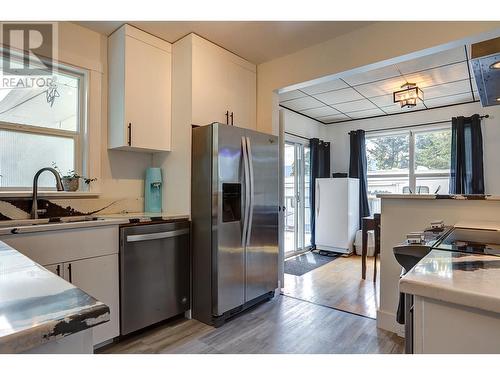 2801 17 Street, Vernon, BC - Indoor Photo Showing Kitchen