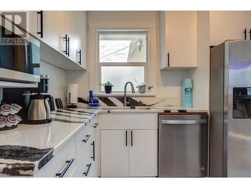 2801 17 Street, Vernon, BC - Indoor Photo Showing Kitchen