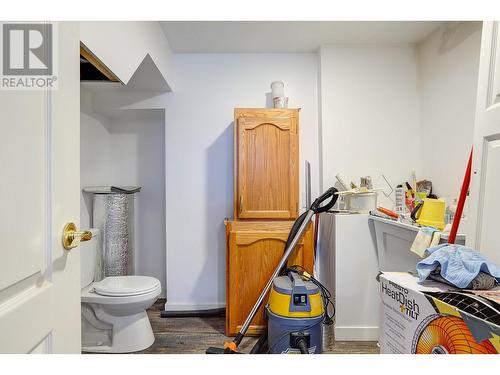 2801 17 Street, Vernon, BC - Indoor Photo Showing Bathroom