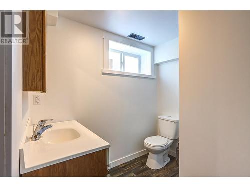 2801 17 Street, Vernon, BC - Indoor Photo Showing Bathroom