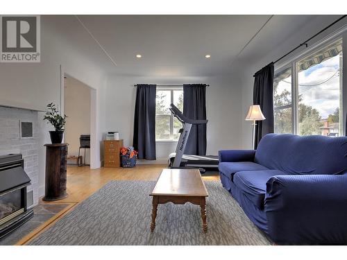 2801 17 Street, Vernon, BC - Indoor Photo Showing Living Room With Fireplace