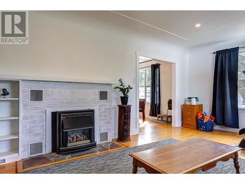 2801 17 Street, Vernon, BC - Indoor Photo Showing Living Room With Fireplace