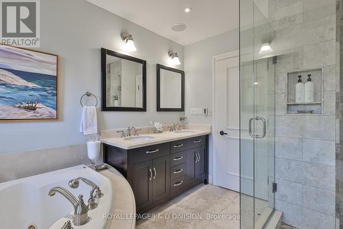 21 Sifton Court, Toronto, ON - Indoor Photo Showing Bathroom