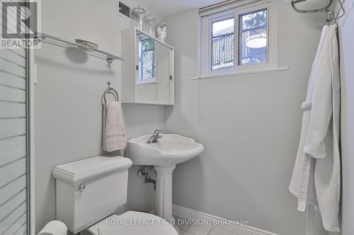 21 Sifton Court, Toronto (Bayview Village), ON - Indoor Photo Showing Bathroom