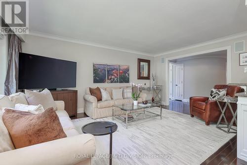 21 Sifton Court, Toronto, ON - Indoor Photo Showing Living Room