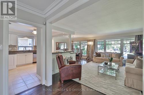 21 Sifton Court, Toronto (Bayview Village), ON - Indoor Photo Showing Living Room