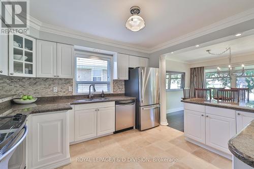 21 Sifton Court, Toronto (Bayview Village), ON - Indoor Photo Showing Kitchen With Double Sink