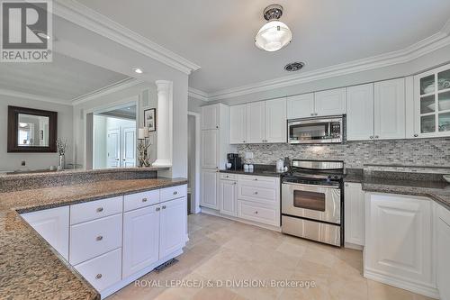 21 Sifton Court, Toronto (Bayview Village), ON - Indoor Photo Showing Kitchen With Upgraded Kitchen