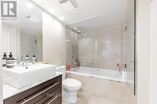 310 - 1001 Bay Street, Toronto, ON - Indoor Photo Showing Bathroom