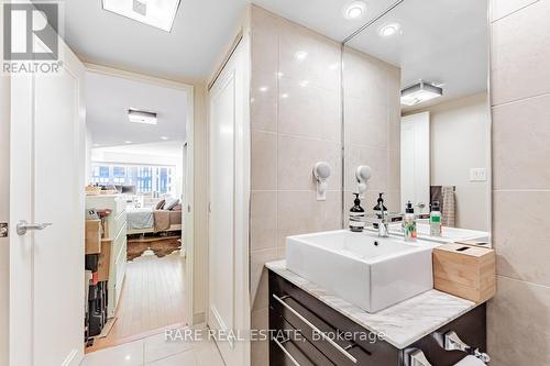 310 - 1001 Bay Street, Toronto (Bay Street Corridor), ON - Indoor Photo Showing Bathroom