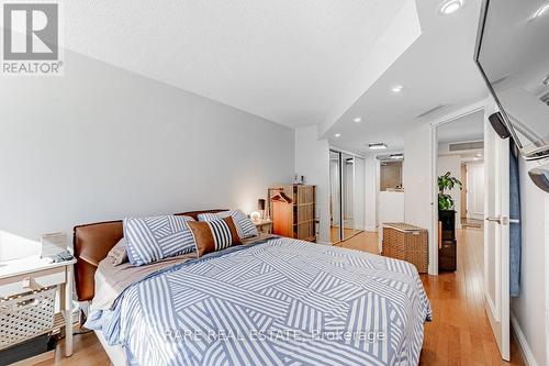 310 - 1001 Bay Street, Toronto, ON - Indoor Photo Showing Bedroom