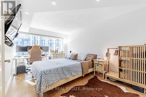 310 - 1001 Bay Street, Toronto, ON - Indoor Photo Showing Bedroom