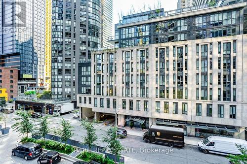 310 - 1001 Bay Street, Toronto, ON - Outdoor With Facade