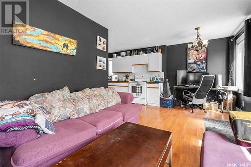 1303 6Th Avenue N, Saskatoon, SK - Indoor