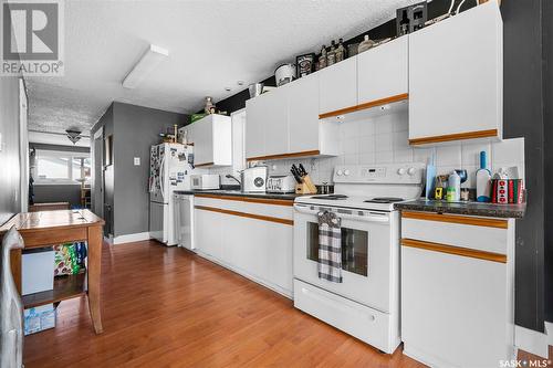 1303 6Th Avenue N, Saskatoon, SK - Indoor Photo Showing Kitchen