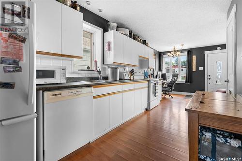 1303 6Th Avenue N, Saskatoon, SK - Indoor Photo Showing Kitchen