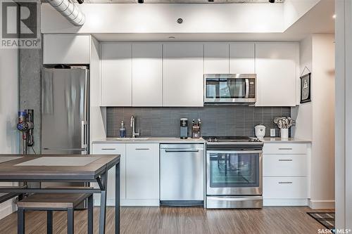 1103 490 2Nd Avenue S, Saskatoon, SK - Indoor Photo Showing Kitchen With Stainless Steel Kitchen With Upgraded Kitchen