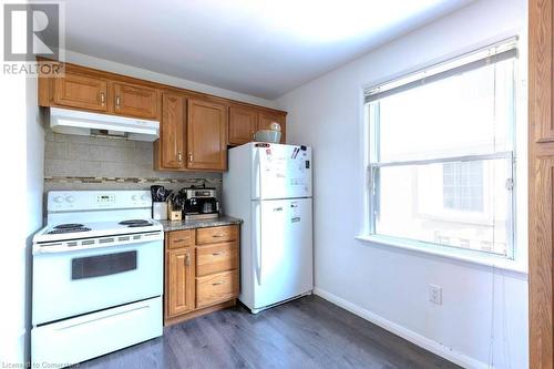 52 Martha Street, Hamilton, ON - Indoor Photo Showing Kitchen