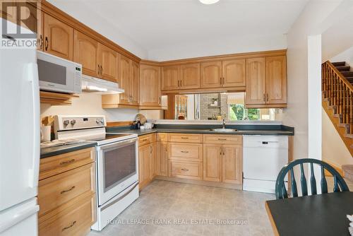 14 - 5 Heritage Way, Kawartha Lakes (Lindsay), ON - Indoor Photo Showing Kitchen