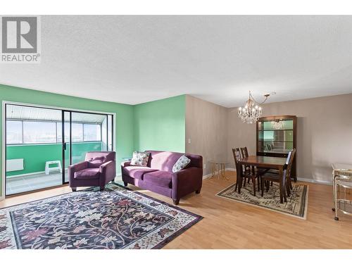 2085 Gordon Drive Unit# 303, Kelowna, BC - Indoor Photo Showing Living Room