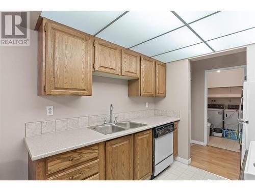 2085 Gordon Drive Unit# 303, Kelowna, BC - Indoor Photo Showing Kitchen With Double Sink