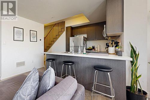 212 - 1555 Kingston Road, Pickering, ON - Indoor Photo Showing Kitchen