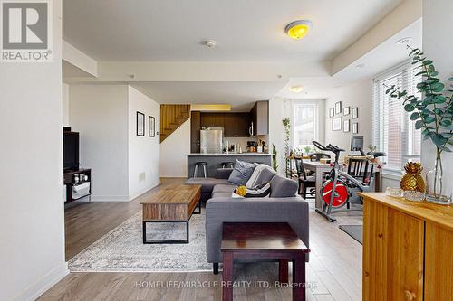 212 - 1555 Kingston Road, Pickering, ON - Indoor Photo Showing Living Room