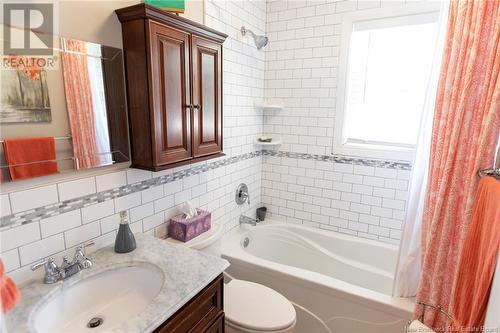 14 Crescent Drive, Rothesay, NB - Indoor Photo Showing Bathroom