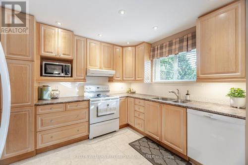 31 Coniston Avenue, Brampton, ON - Indoor Photo Showing Kitchen With Double Sink