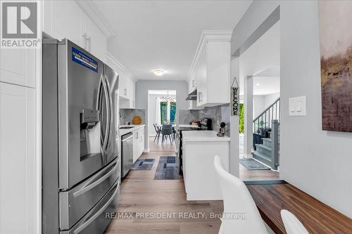 68 Majestic Crescent, Brampton, ON - Indoor Photo Showing Kitchen