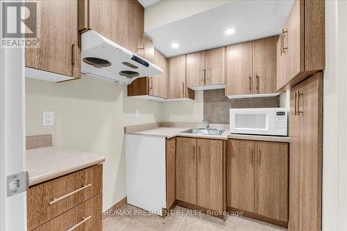 68 Majestic Crescent, Brampton (Central Park), ON - Indoor Photo Showing Kitchen