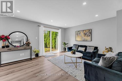 68 Majestic Crescent, Brampton, ON - Indoor Photo Showing Living Room