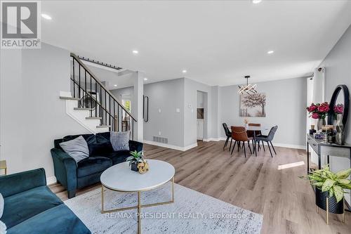 68 Majestic Crescent, Brampton, ON - Indoor Photo Showing Living Room