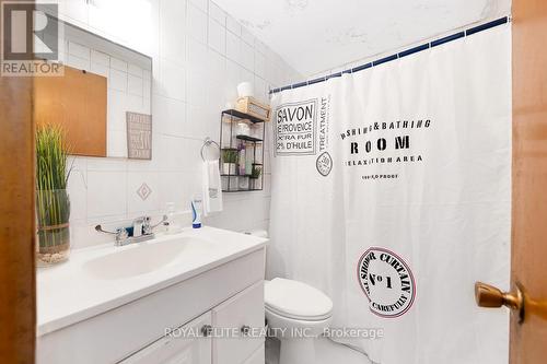 25 Haggert Avenue S, Brampton, ON - Indoor Photo Showing Bathroom