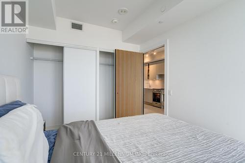 5511 - 3900 Confederation Parkway, Mississauga, ON - Indoor Photo Showing Bedroom