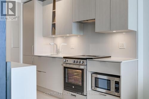 5511 - 3900 Confederation Parkway, Mississauga, ON - Indoor Photo Showing Kitchen