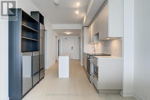 5511 - 3900 Confederation Parkway, Mississauga, ON - Indoor Photo Showing Kitchen