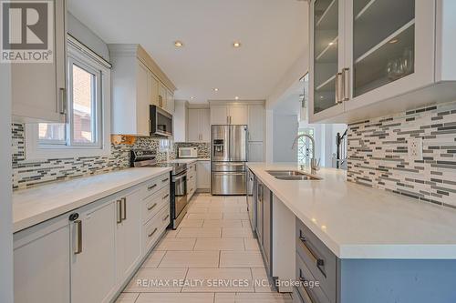 70 Crenshaw Court, Brampton (Heart Lake West), ON - Indoor Photo Showing Kitchen With Stainless Steel Kitchen With Double Sink With Upgraded Kitchen