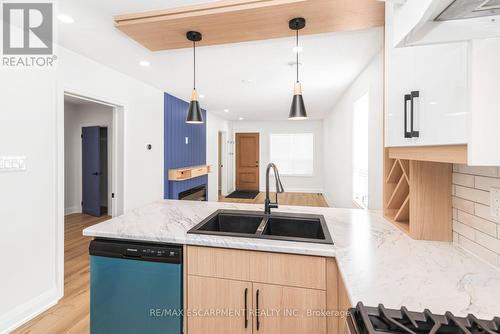 281 Normanhurst Avenue, Hamilton (Normanhurst), ON - Indoor Photo Showing Kitchen With Double Sink